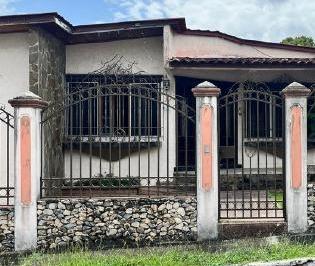 Casa · 438m² · 3 Recámaras · 2 Estacionamientos · Casa Los Cipreses II Villa Zaita 600 m² 3r $228k