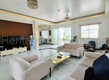 Casa de 4 habitaciones, Panamá · Venta de Casa en Altos de Panama