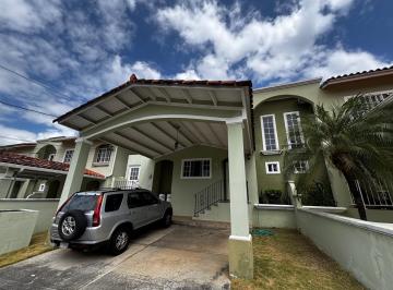 Casa · 184m² · 3 Recámaras · 2 Estacionamientos · Casa en Venta Villa de Las Azores Villa Lucre