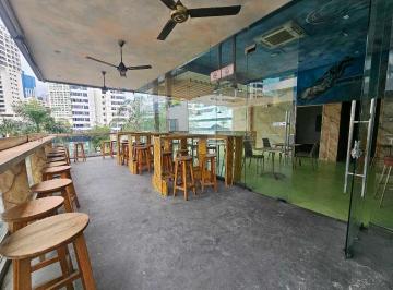 Local comercial · 111m² · 5 Estacionamientos · Alquiler de Local en Av Balboa