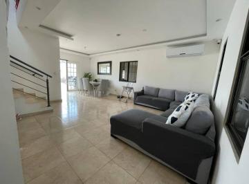 Casa · 185m² · 3 Recámaras · 2 Estacionamientos · Venta de Casa en Las Cumbres, PH Vistas del Lago