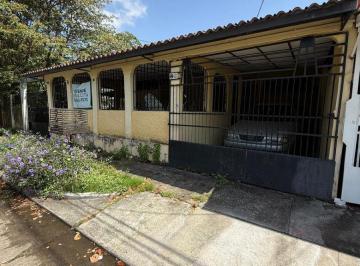 Casa de 3 habitaciones, Panamá · Casa con Gran Potencial de Remodelación en Reparto Nuevo Panamá