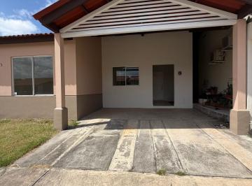 Casa de 3 habitaciones, La Chorrera · En Venta Casa en Arboledas La Chorrera con Tres Habitaciones