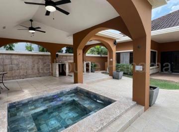 Casa de 3 habitaciones, Panamá · Alquilo Casa con Jacuzzi en PH Sunset en Costa Sur. 612 m² Mrm