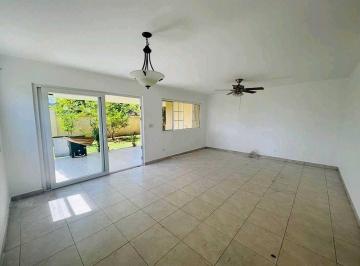 Casa · 537m² · 3 Recámaras · 2 Estacionamientos · Venta de Casa en Brisas del Golf - Villas del Golf II - Vacia