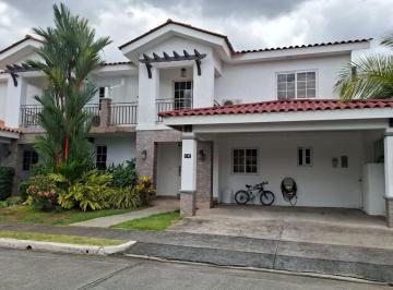 Casa de 4 habitaciones, Panamá · Venta de Casa en Quintas de Versalles
