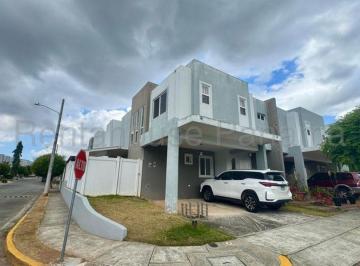 Casa de 3 habitaciones, Panamá · Casa en Venta en Brisas del Golf