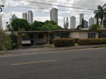 Casa de 5 habitaciones, Panamá · Venta de Casa en Altos de Golf