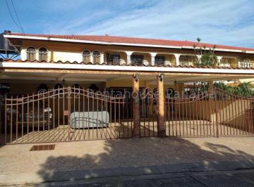 Casa de 3 habitaciones, Panamá · Venta Casa La Alameda