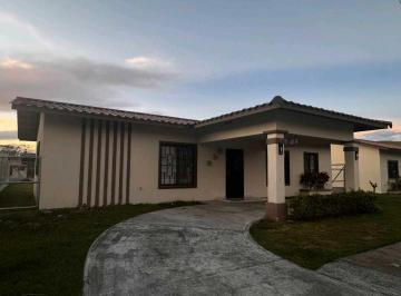 Casa · 450m² · 3 Recámaras · 2 Estacionamientos · Alquiler de Casa en Las Lomas Amoblada o Sin Amoblar