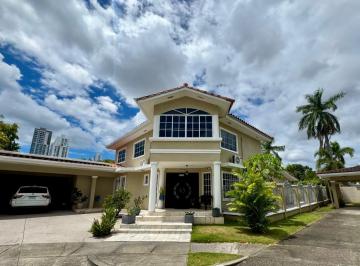 Casa · 350m² · 3 Recámaras · 4 Estacionamientos · Venta de Casa en PH Costa Bella, Costa del Este
