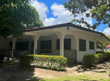 Casa · 150m² · 4 Recámaras · 5 Estacionamientos · Casa en Venta en Coronado – Amplio Terreno en Esquina
