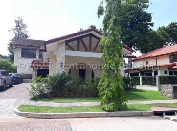Casa de 4 habitaciones, Panamá · Venta de Casa en Albrook