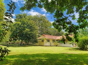 2400 m2 de terre · Casa Amplia con Jardín Espectacular en Entorno Natural