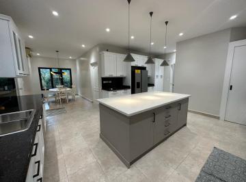 Casa de 4 habitaciones, Panamá · Exclusiva Casa en Venta en El Prestigioso PH Antigua de Costa del Este