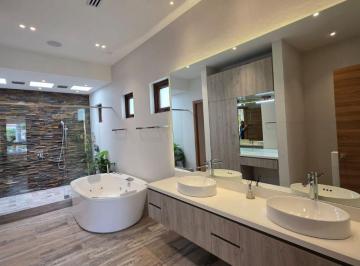 Casa de 6 habitaciones, Panamá · Exclusiva Mansión de Lujo en Residencial Balmoral – 6 Recámaras, Piscina y Más