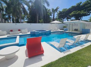 Casa · 1000m² · 9 Recámaras · 10 Estacionamientos · Oportunidad Única – Casa de Lujo en Playa Blanca, Panamá