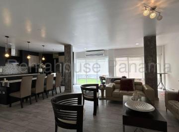 Casa de 4 habitaciones, Panamá · Amplia Casa en Alquiler en Versalles