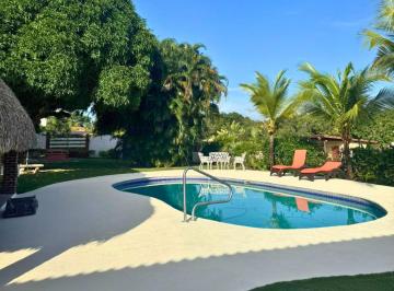 Casa · 225m² · 4 Recámaras · 10 Estacionamientos · Venta de Casa con Piscina en Coronado (13)