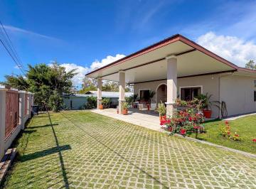 Casa de 3 habitaciones, Boquete · Casa de 3 Dorm. en Venta en Alto Boquete con Vistas a La Montaña