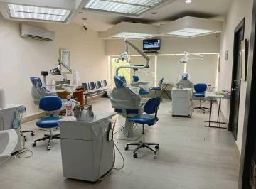 Local comercial · 310m² · 5 Recámaras · 7 Estacionamientos · Alquiler Local Clinica Dental Equipada, 10 E, 310 Mt Via Brasil Lt.