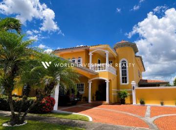 Casa · 550m² · 4 Recámaras · 4 Estacionamientos · Hermosa Casa en Venta en Ancón | Urbanización Privada