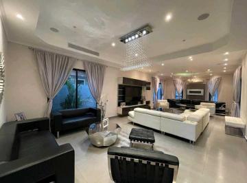 Casa · 450m² · 4 Recámaras · 4 Estacionamientos · Venta de Casa en Costa del Este