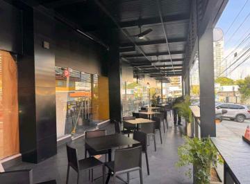 Local comercial · 117m² · 8 Estacionamientos · Alquiler de Local en San Francisco, Plaza 68
