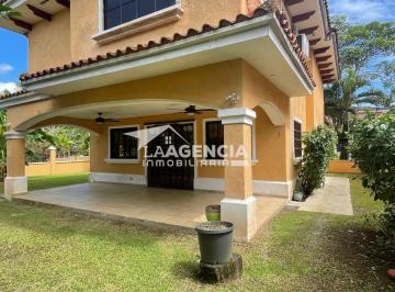 Casa de 3 habitaciones, Panamá · Clayton, Venta de Casa Unifamiliar de Esquina, en Clayton Village