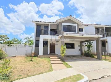 Casa de 4 habitaciones, San Miguelito · Venta Casa Unifamiliar de Esquina en PH Olympus - Brisas Norte. Negociable
