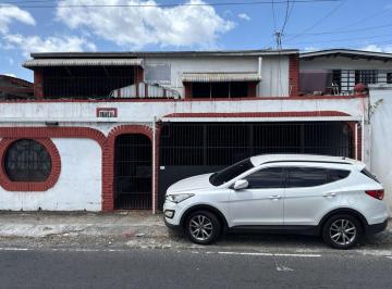 Casa · 303m² · 5 Recámaras · 2 Estacionamientos · Casa en Venta en Channis K. T