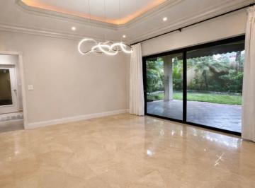 Casa · 460m² · 4 Recámaras · 3 Estacionamientos · Costa del Este, 460 m² 4rec, Piscina a Solo $1.2 m