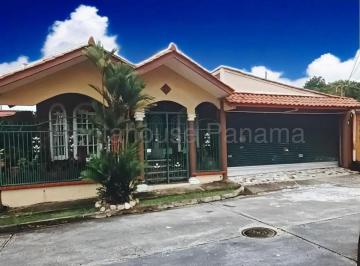 Casa de 4 habitaciones, Panamá · Venta de Casa en Cerro Viento