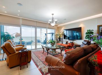 Apartamento · 250m² · 3 Recámaras · 2 Estacionamientos · Apartamento de 3 Recámaras en PH Riviera del Golf en Venta