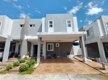 Casa · 4 Recámaras · 2 Estacionamientos · Venta de Casa en PH Victoria, Brisas del Golf Norte