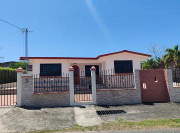 Casa · 220m² · 3 Recámaras · 4 Estacionamientos · Venta Casa en Santiago - Veraguas (Gs)