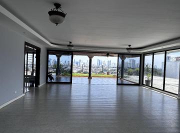 Casa de 4 habitaciones, Panamá · Amplia Casa con Piscina, de 4 Recámaras en Sector de Excelente Altura y Nivel: Betania - El Dorado