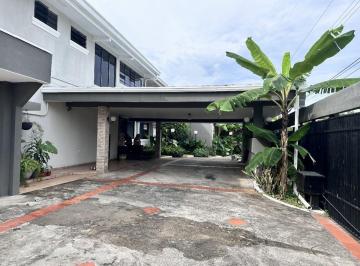 Casa de 4 habitaciones, Panamá · Amplia Casa con Piscina y Paneles Solares, 4 Recámaras, Sector Alto en Betania - El Dor
