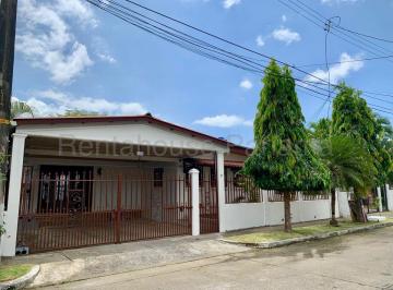Casa de 3 habitaciones, Panamá · Alquiler de Casa Semi Amoblada en Hato Pintado.