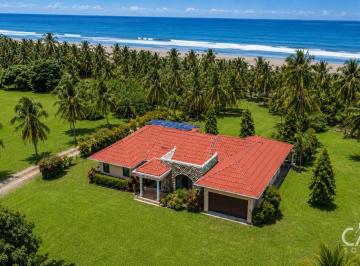 Casa de 3 habitaciones, San Félix · Casa Inteligente Frente a La Playa con Paneles Solares en Venta en Las Lajas - Chiriquí