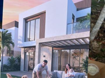 Casa · 225m² · 3 Recámaras · 2 Estacionamientos · Venta de Casa en Panamá Norte