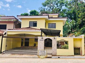 Casa · 317m² · 3 Recámaras · 2 Estacionamientos · Residencia Exclusiva en Ancón Cerca de Albrook Rodeada de Naturaleza