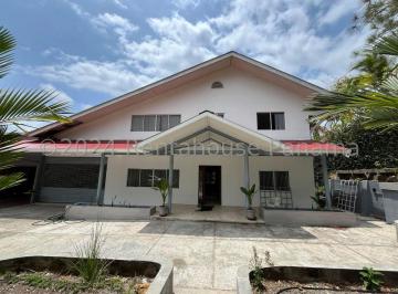 Casa de 4 habitaciones, Panamá · Se Vende Casa en Las Cumbres Zc