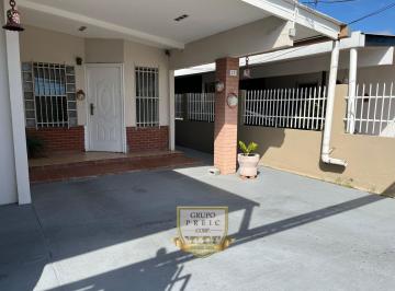 Casa · 342m² · 3 Recámaras · 2 Estacionamientos · Casa en Chanis con Estudio y Amplio Patio (C. P)