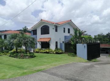 Casa de 4 habitaciones, San Miguelito · Venta de Casa en Brisas del Golf Casa Club de Golf M²: 833