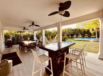 Casa de 4 habitaciones, Antón · Casa en Bijao. Quarry Heights. 800 m 4r Piscina $825,000.00neg