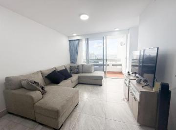 Apartamento de 3 habitaciones, Panamá · Apartamento en Piso Medio con Balcón en Luxor 400 El Cangrejo
