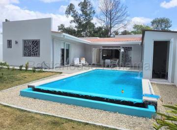 Casa de 3 habitaciones, Chame · Vendo Casa en El Club de Golf de Coronado