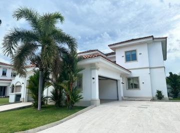Casa · 850m² · 5 Recámaras · 4 Estacionamientos · Casa en Venta - Fairway Santa Maria