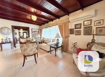 Casa · 373m² · 3 Recámaras · 2 Estacionamientos · Venta de Casa en El Dorado